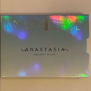 *NEVER USED* moonchild glow kit Anastasia pallet